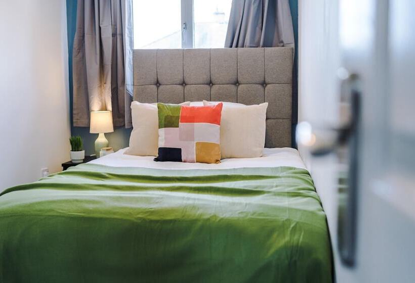 Family Friendly 3 Bed Home Free Parking On Site