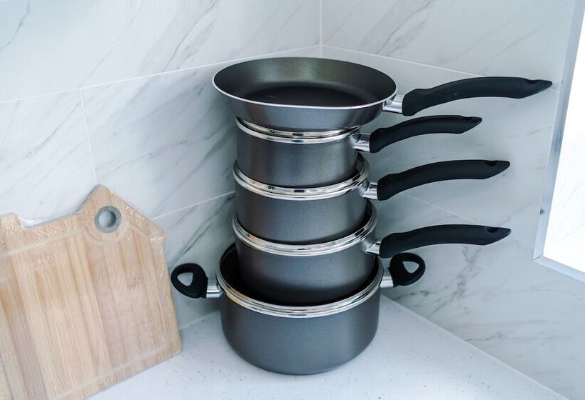 Family Friendly 3 Bed Home Free Parking On Site