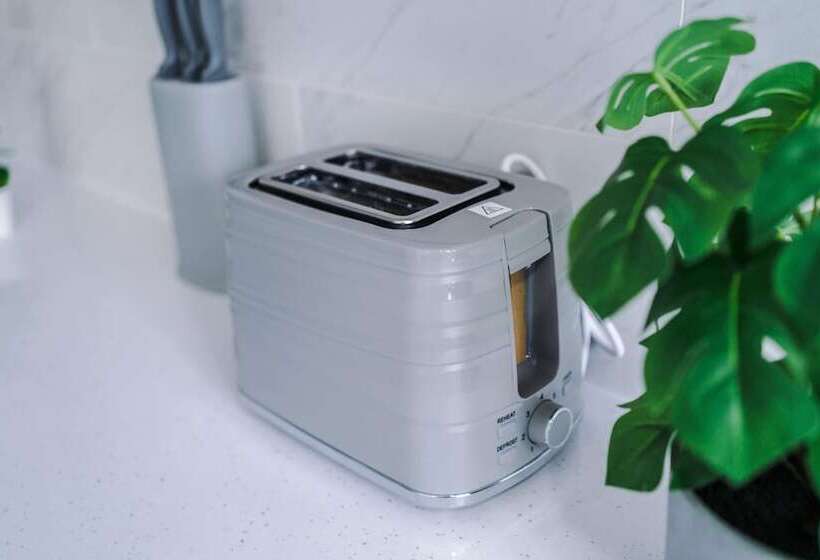 Family Friendly 3 Bed Home Free Parking On Site