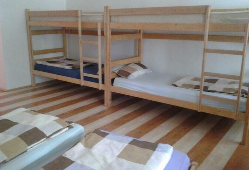 Hostel 66