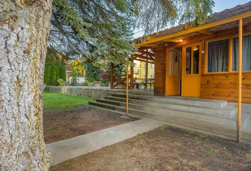 펜션 Lipicai Ifjúsági Szálló