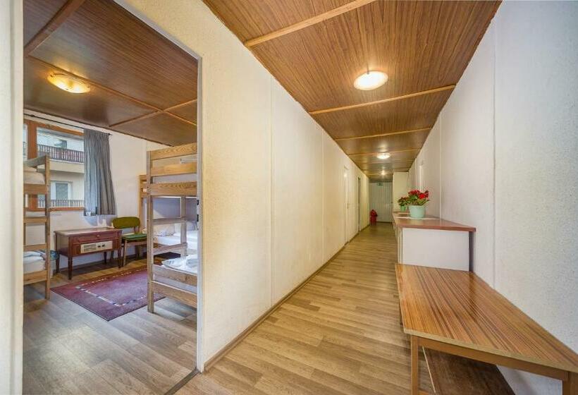 펜션 Lipicai Ifjúsági Szálló