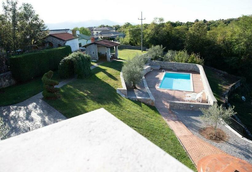 تختخواب و صبحانه Castle House Rooms, Swimming Pool & Sauna & Tennis Court & Wine Cellar