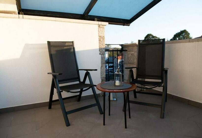 تختخواب و صبحانه Castle House Rooms, Swimming Pool & Sauna & Tennis Court & Wine Cellar