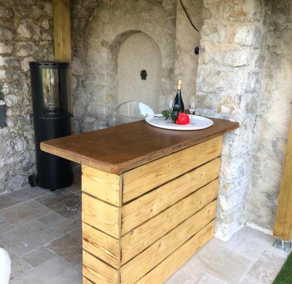 مبيت وإفطار Le Manoir Chambre D Hôte De Charme Avec Jacuzzi Privatif