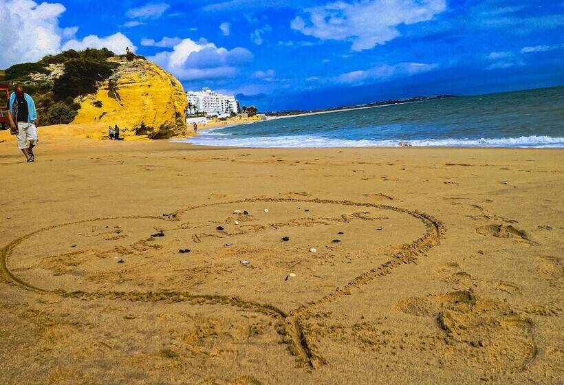 Charming 2 Bed Apartment In Armacao De Pera