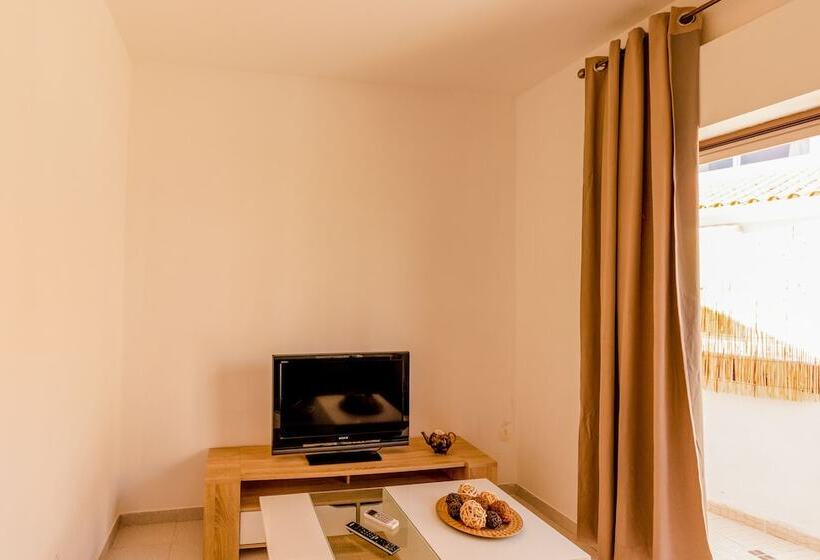 Charming 2 Bed Apartment In Armacao De Pera