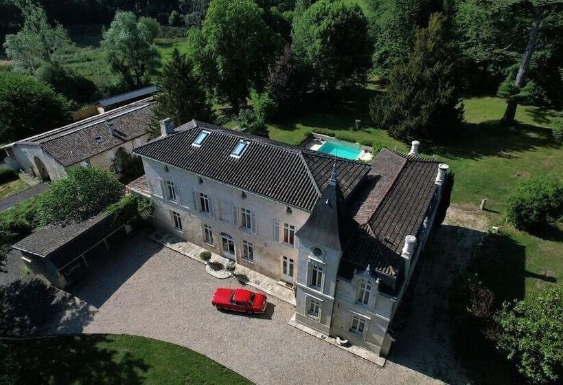 ベッドアンドブレックファースト Château Fleur D Aya