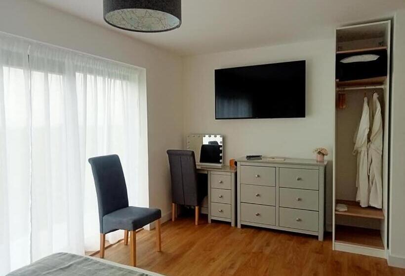 مبيت وإفطار Flotnar Hús   Ensuite Rooms