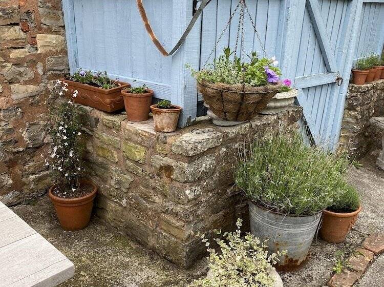 ベッドアンドブレックファースト Six On Castle