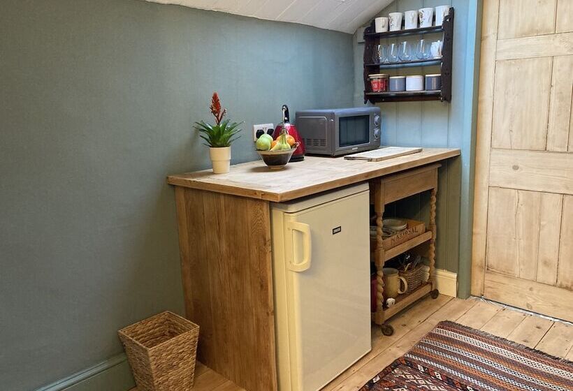 ベッドアンドブレックファースト Six On Castle