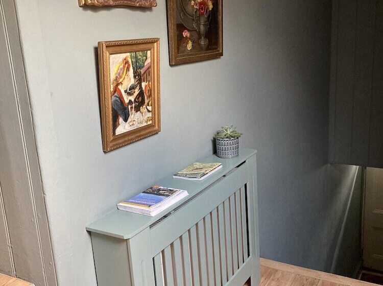 ベッドアンドブレックファースト Six On Castle