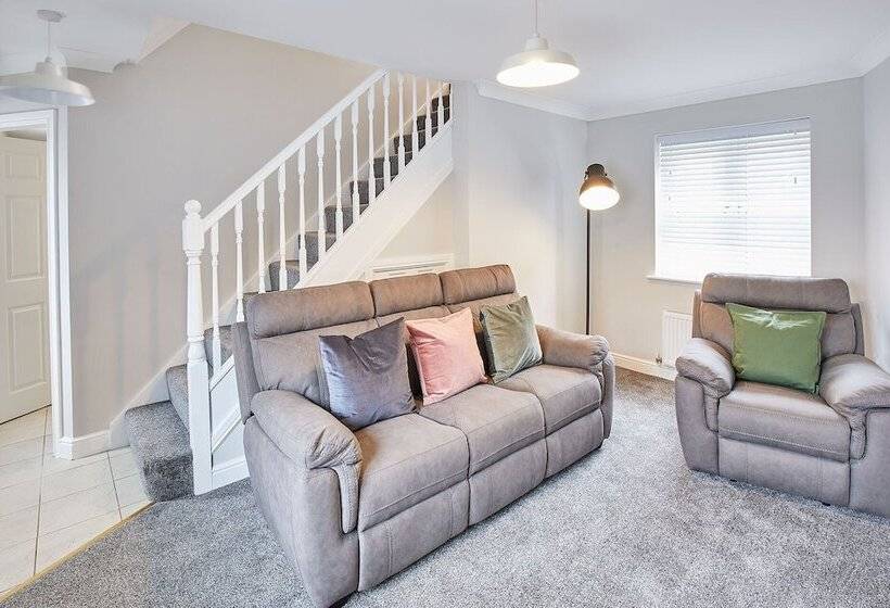 Host & Stay   Aynsley Mews