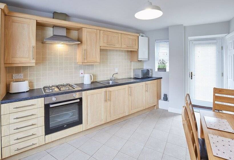 Host & Stay   Aynsley Mews