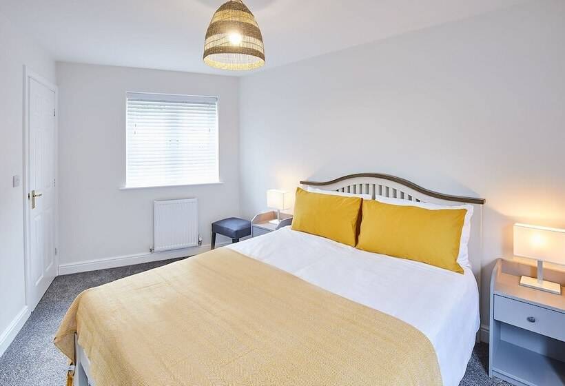 Host & Stay   Aynsley Mews