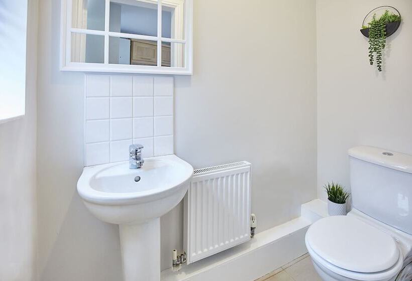 Host & Stay   Aynsley Mews