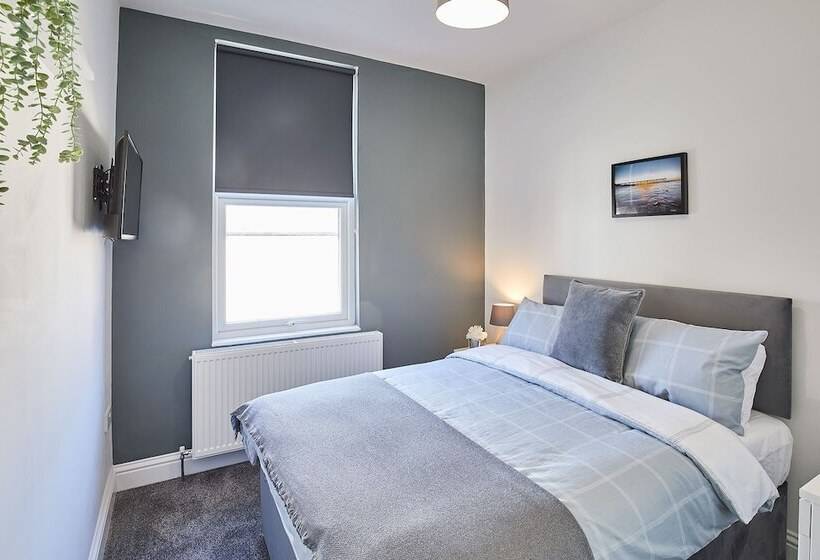 Host Stay The Lobster Holiday Inn