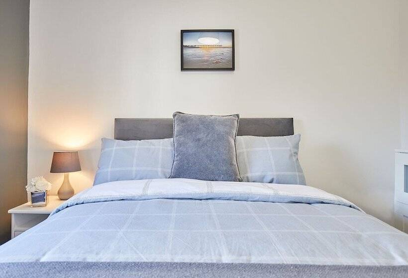 Host Stay The Lobster Holiday Inn