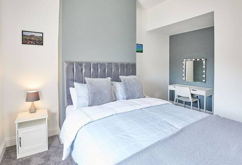 Host Stay The Lobster Holiday Inn