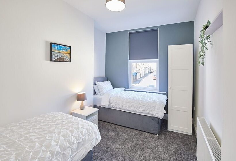 Host Stay The Lobster Holiday Inn