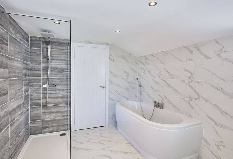 Host Stay The Lobster Holiday Inn