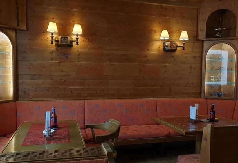 ホテル Restaurant Edelweiß Garni