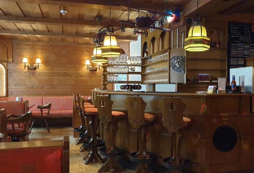 ホテル Restaurant Edelweiß Garni