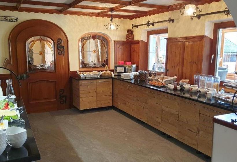 ホテル Restaurant Edelweiß Garni