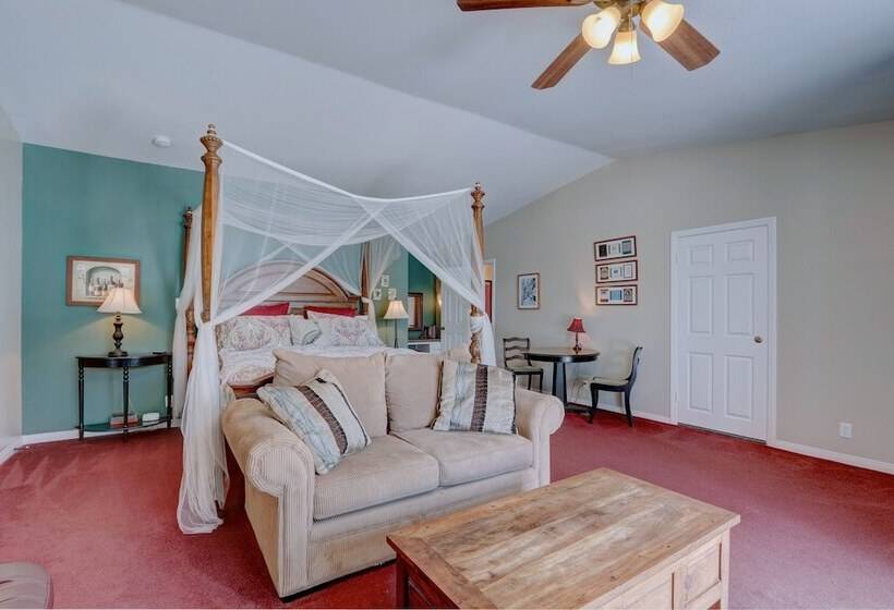 فندق Pelican Cove Inn