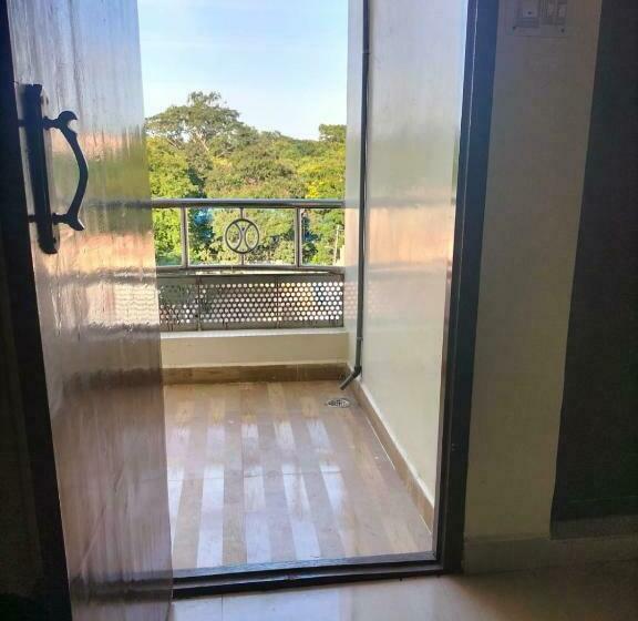 酒店 Royal Paradise