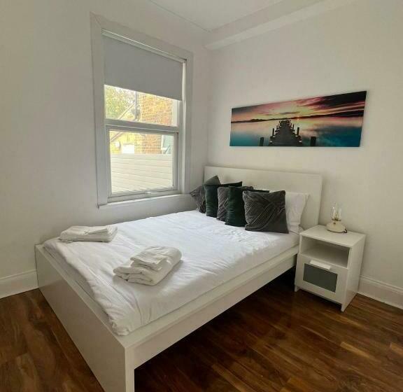 ペンション 93 West Road