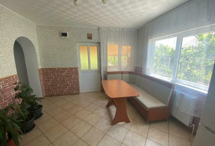 بنسيون La Cici Si Victor