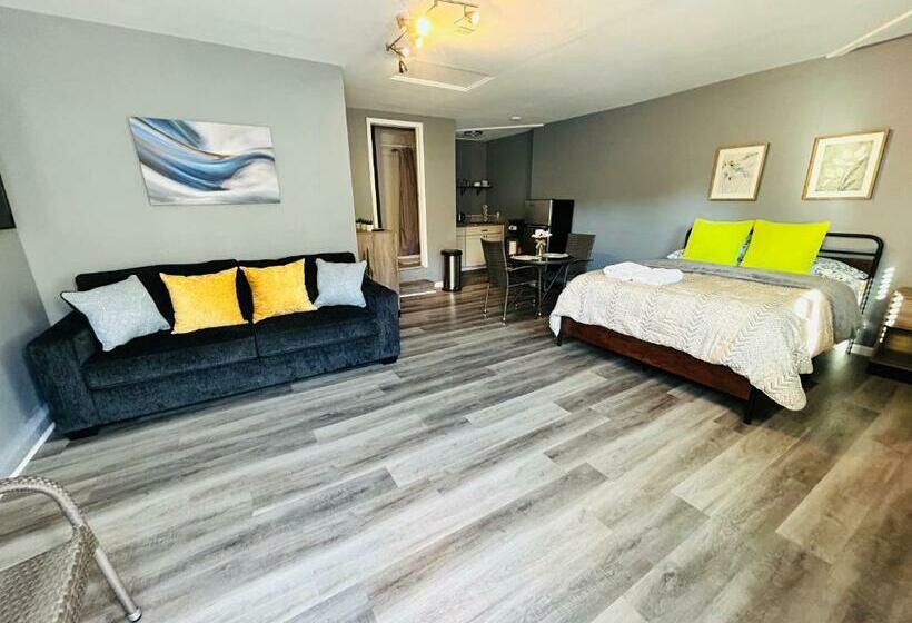 بنسيون Spacious Studio With Private Entry