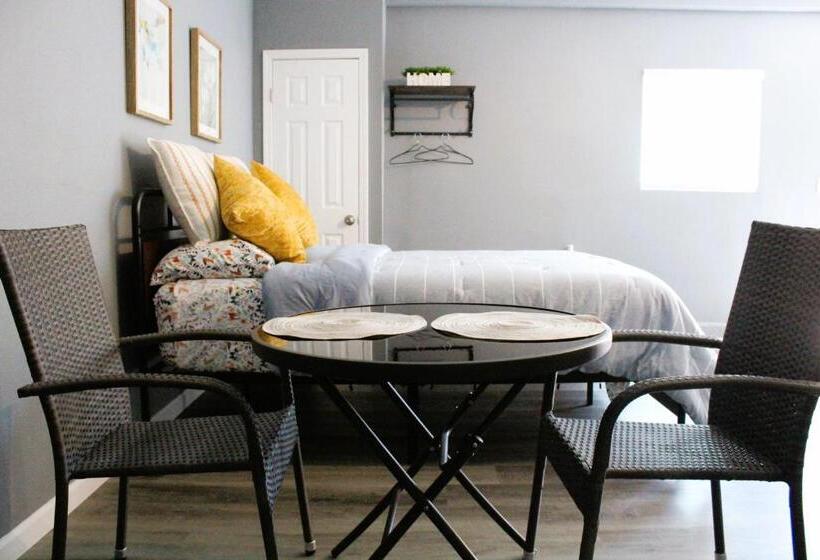 بنسيون Spacious Studio With Private Entry