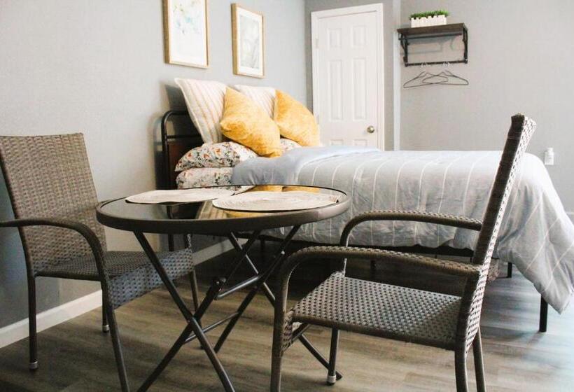 بنسيون Spacious Studio With Private Entry