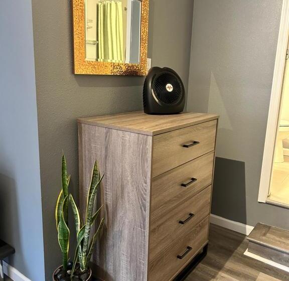 بنسيون Spacious Studio With Private Entry