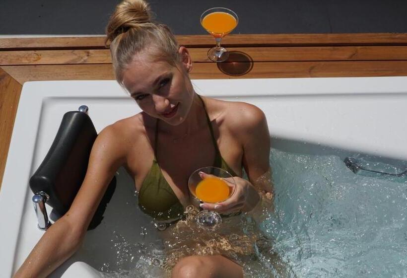 Sunthalia Hotels & Resorts Ultra All Inclusive Adults Only Party