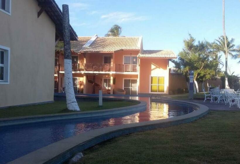 Village Em Condomínio C/ Piscina E Acesso A Praia