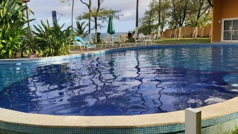 Village Em Condomínio C/ Piscina E Acesso A Praia