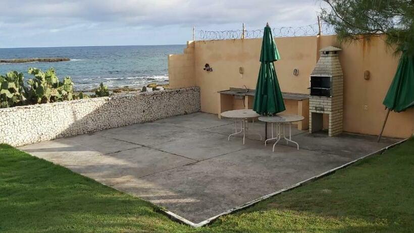 Village Em Condomínio C/ Piscina E Acesso A Praia