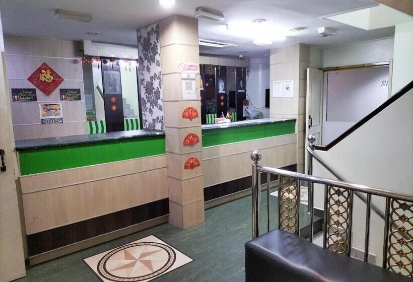 הוסטל Faber Inn