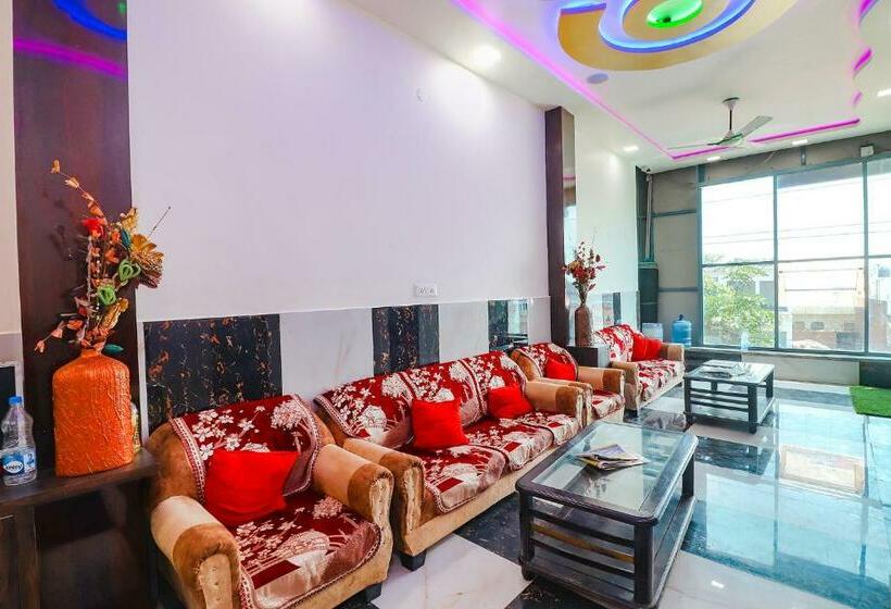 فندق Oyo 89828 Chahat Palace