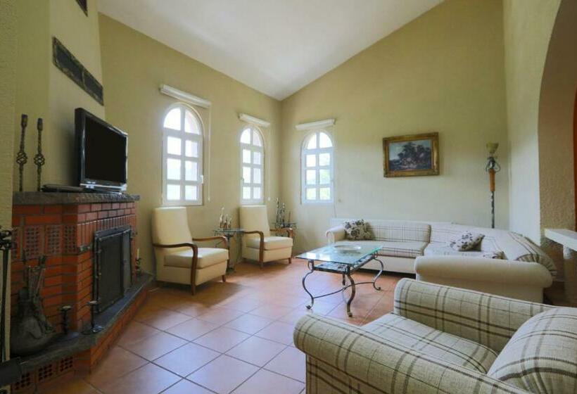 Serene House Surrounded By Nature In Beykoz