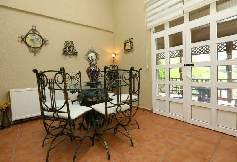 Serene House Surrounded By Nature In Beykoz