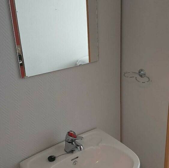 호스텔 Trondenes Sommerhotell