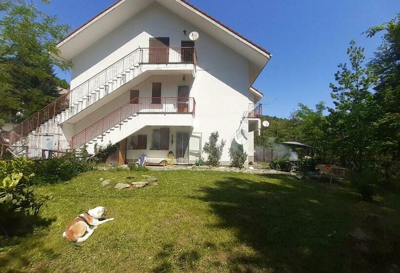 Appartamento Rustico In Collina Con Ampio Giardino