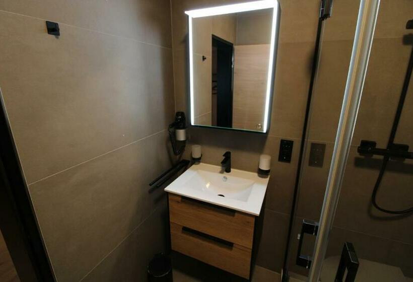 בית מלון כפרי Der Hirsch