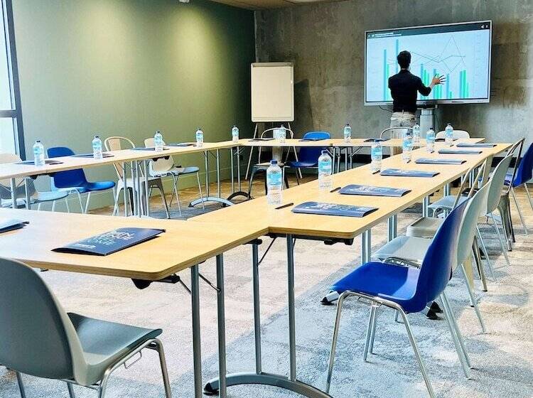 호텔 Campanile Saintbrieuc Centre Gare