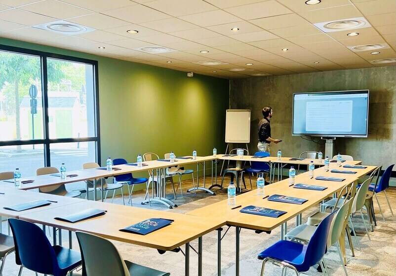 호텔 Campanile Saintbrieuc Centre Gare