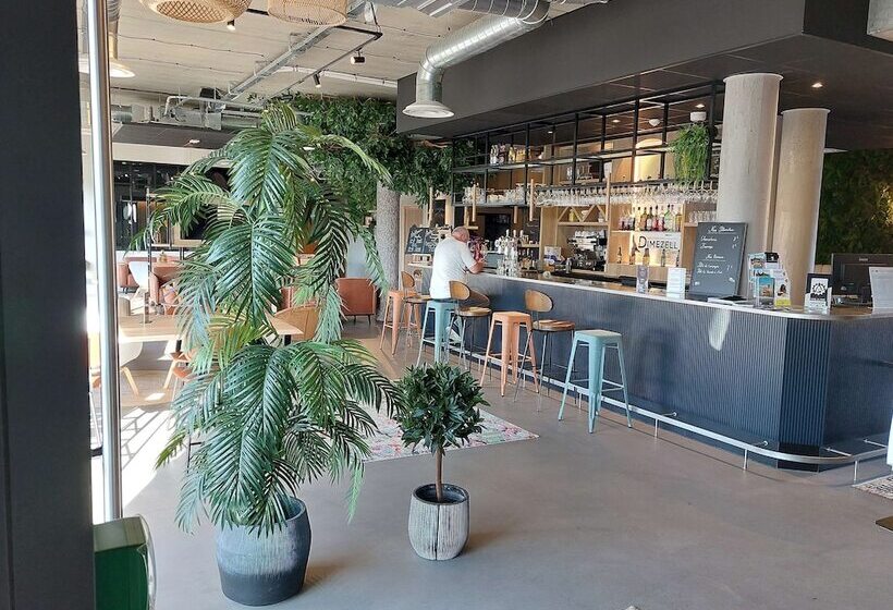 호텔 Campanile Saintbrieuc Centre Gare